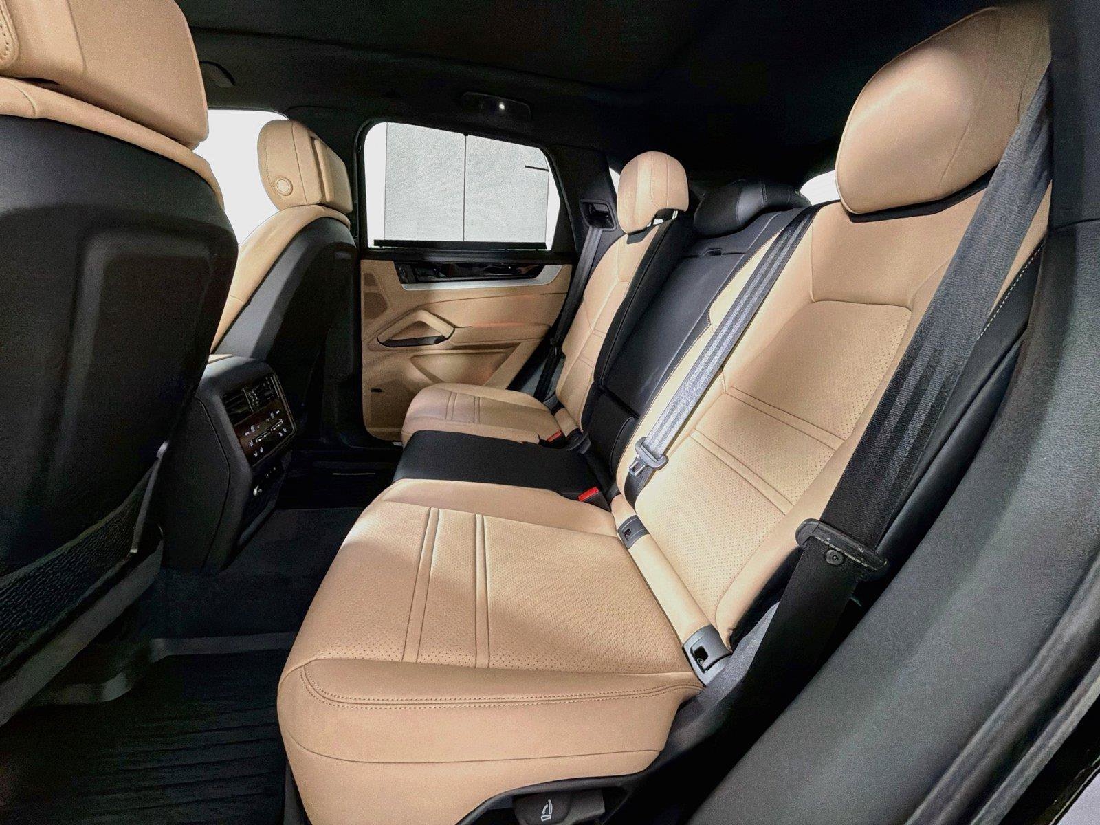 Certified 2026 Porsche Cayenne AWD/4WD image 26