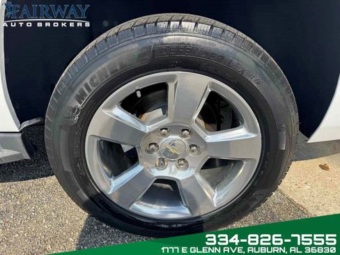 Used 2018 Chevrolet Suburban LT RWD image 35
