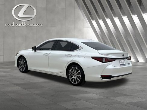 Used 2020 Lexus ES 300h w/ Premium Package FWD image 2