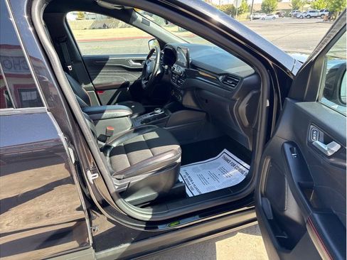 Used 2025 Ford Escape ST-Line Select AWD/4WD image 7