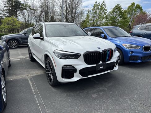 Used 2021 BMW X5 M50i w/ Premium Package image 2