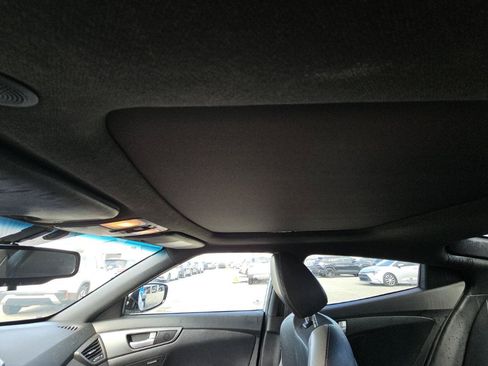 Used 2016 Hyundai Veloster Turbo w/ Option Group 04 FWD image 11