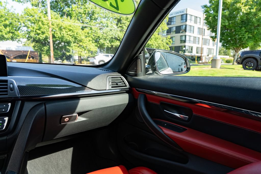 Used 2016 BMW M4 Convertible RWD image 10