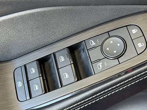 Used 2024 Nissan Rogue SV AWD/4WD image 12