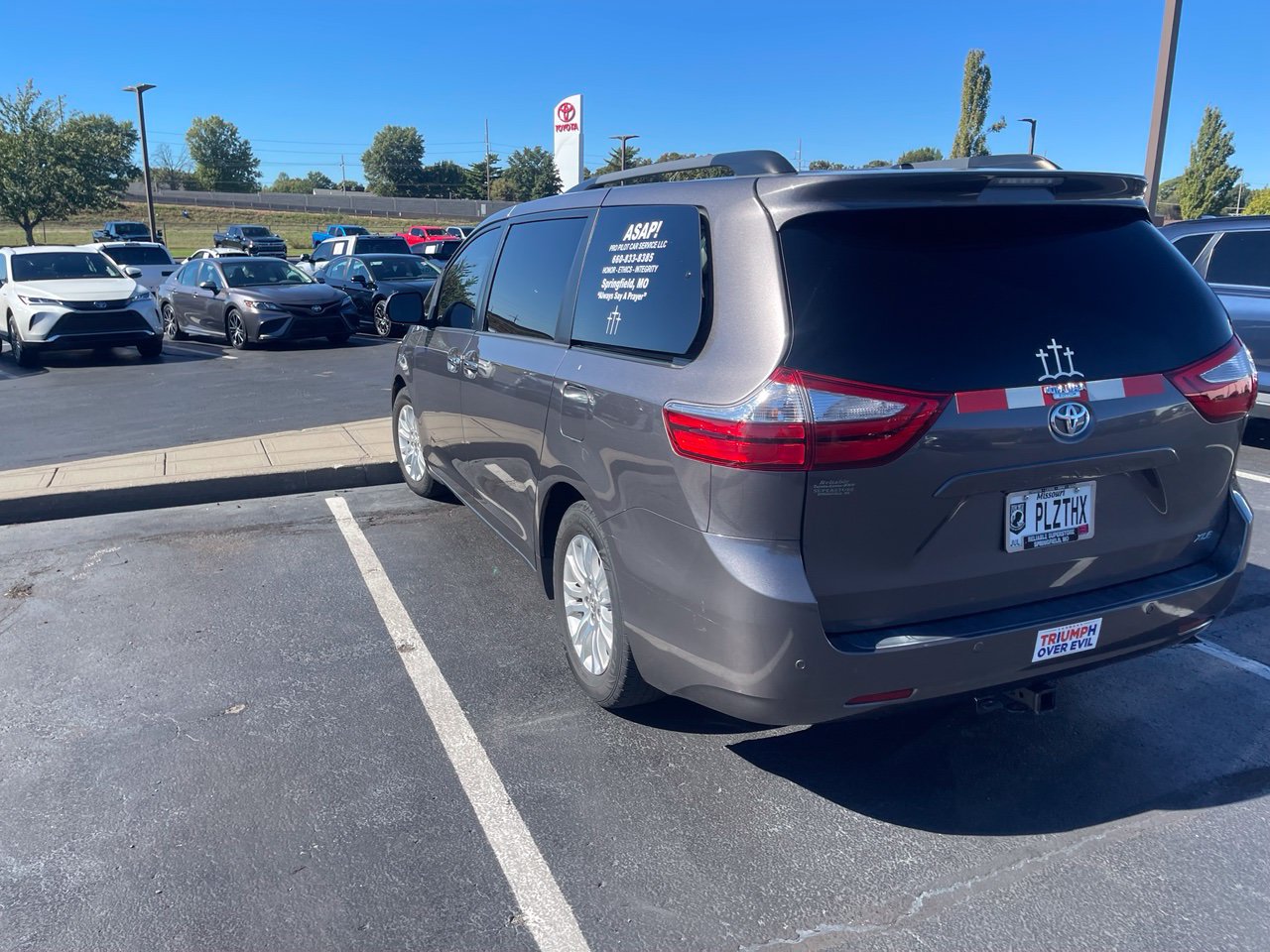 Used 2015 Toyota Sienna XLE Premium FWD image 4