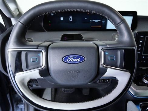 Certified 2025 Ford Expedition Platinum w/ Driver's Package image 24