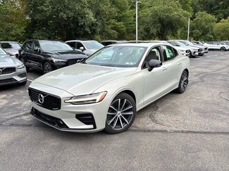 Used 2022 Volvo S60 B5 Momentum w/ Climate Package AWD/4WD video 1