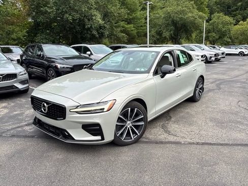 Used 2022 Volvo S60 B5 Momentum w/ Climate Package AWD/4WD image 1
