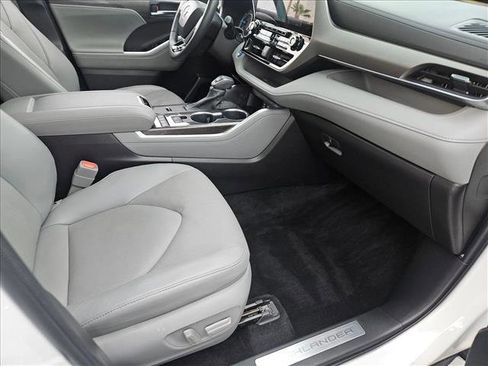 Used 2022 Toyota Highlander Limited image 22