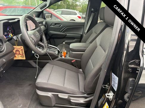 Used 2025 Chevrolet Colorado Trail Boss image 8