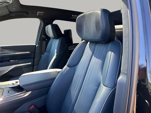 New 2026 Cadillac Escalade IQ Luxury 2 w/ LPO, Floor Liner Package AWD/4WD image 31