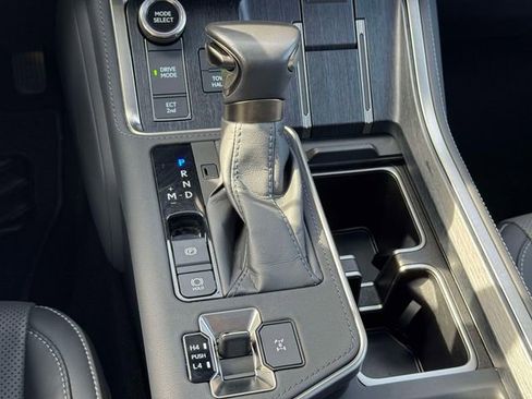 Used 2025 Lexus GX 550 w/ Cold Area Package image 37