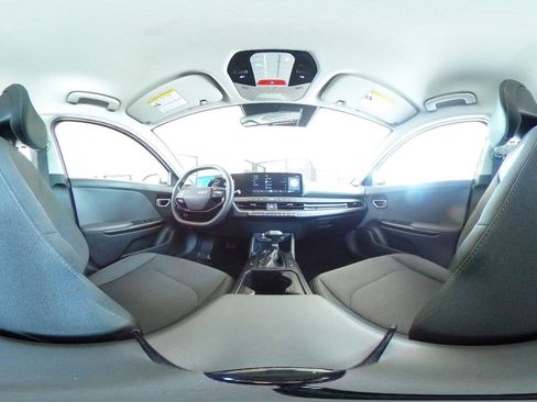 Used 2025 Kia K4 LXS image 41