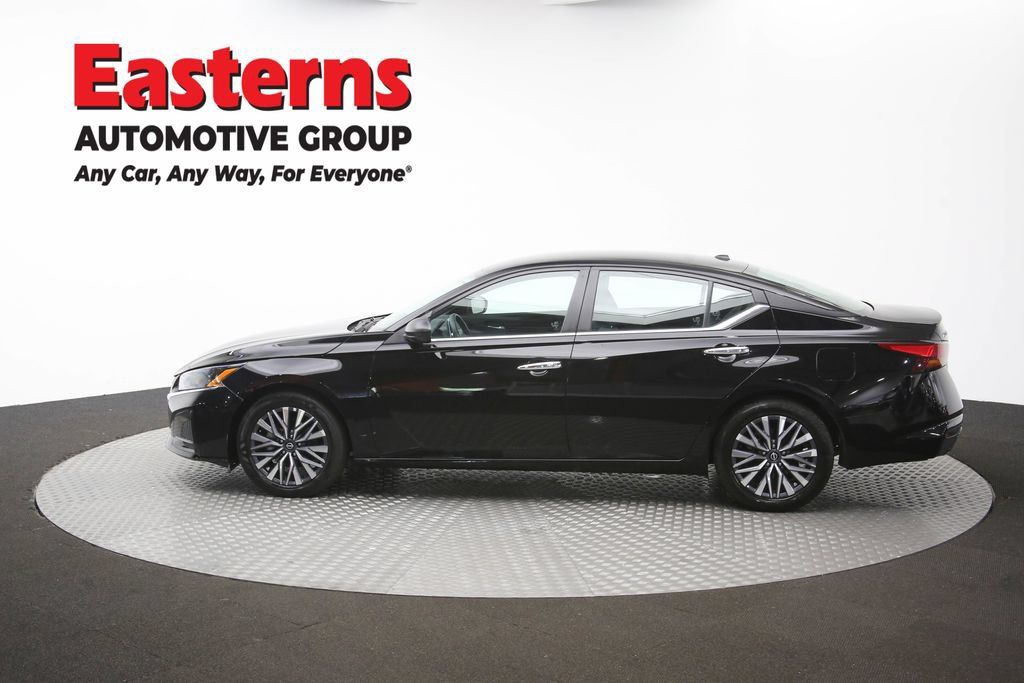 Used 2025 Nissan Altima 2.5 SV FWD image 60