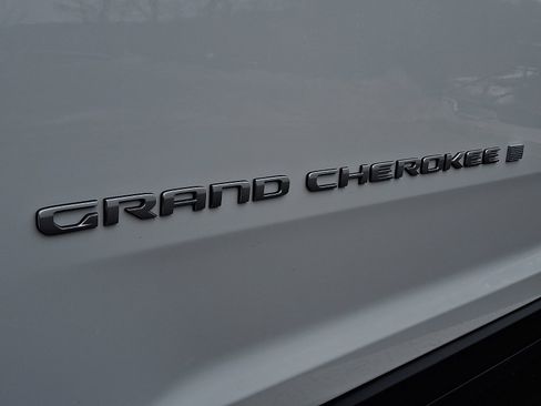 New 2026 Jeep Grand Cherokee Limited image 18