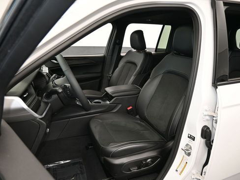 Used 2025 Jeep Grand Cherokee Altitude image 33