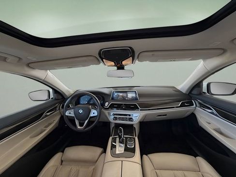 Used 2020 BMW 740i image 40