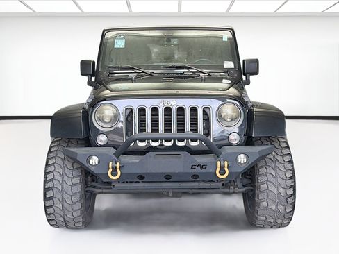Used 2016 Jeep Wrangler Unlimited Sahara image 2