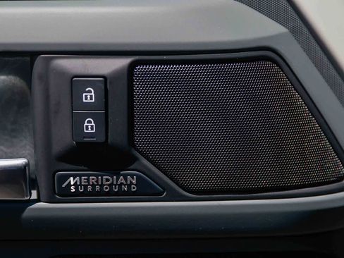 New 2026 Land Rover Defender 110 X-Dynamic SE AWD/4WD image 23
