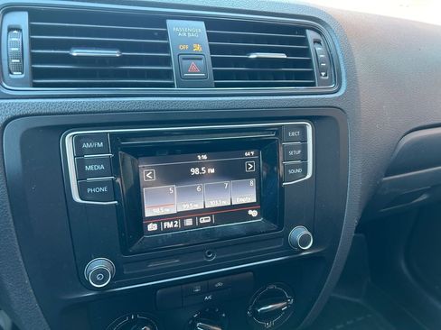 Used 2016 Volkswagen Jetta S image 10