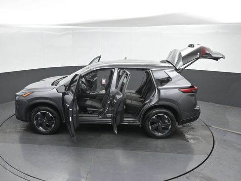 Used 2025 Nissan Rogue SV AWD/4WD image 51