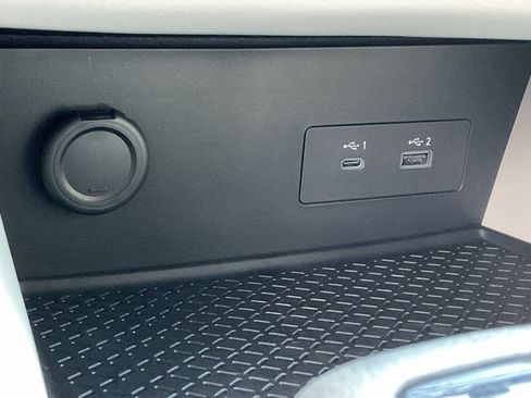 New 2025 Nissan Pathfinder SV w/ Black Appearance Package image 31