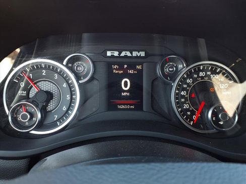 Used 2024 RAM 2500 Big Horn w/ Bed Utility Group image 12