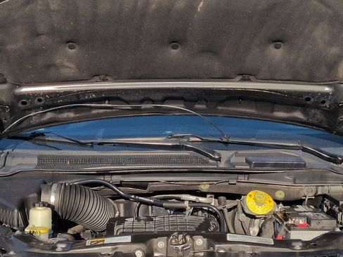 Used 2019 Dodge Grand Caravan SE w/ UConnect Hands-Free Group image 15