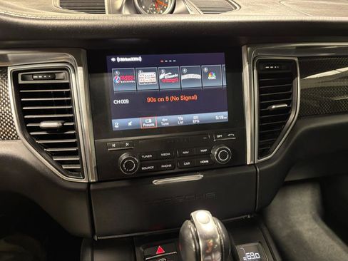 Used 2018 Porsche Macan Turbo image 15