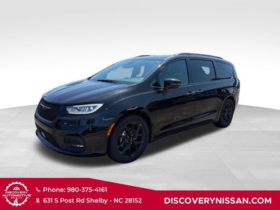 Used 2025 Chrysler Pacifica Limited