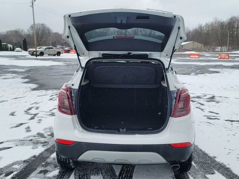 Used 2022 Buick Encore Preferred AWD/4WD image 11