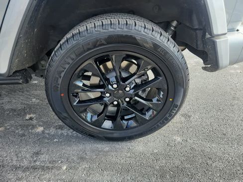 Used 2023 Jeep Wrangler Unlimited Sahara image 11