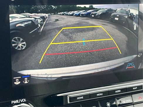 Used 2021 Toyota Highlander Limited image 38