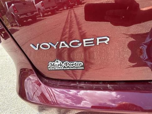 Used 2023 Chrysler Voyager LX FWD image 14