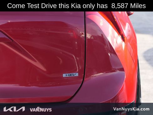 Used 2025 Kia Niro EX Touring image 3