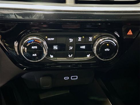 New 2026 Chevrolet Trax RS w/ Sunroof Package image 16