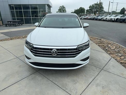 Used 2021 Volkswagen Jetta SE FWD image 3