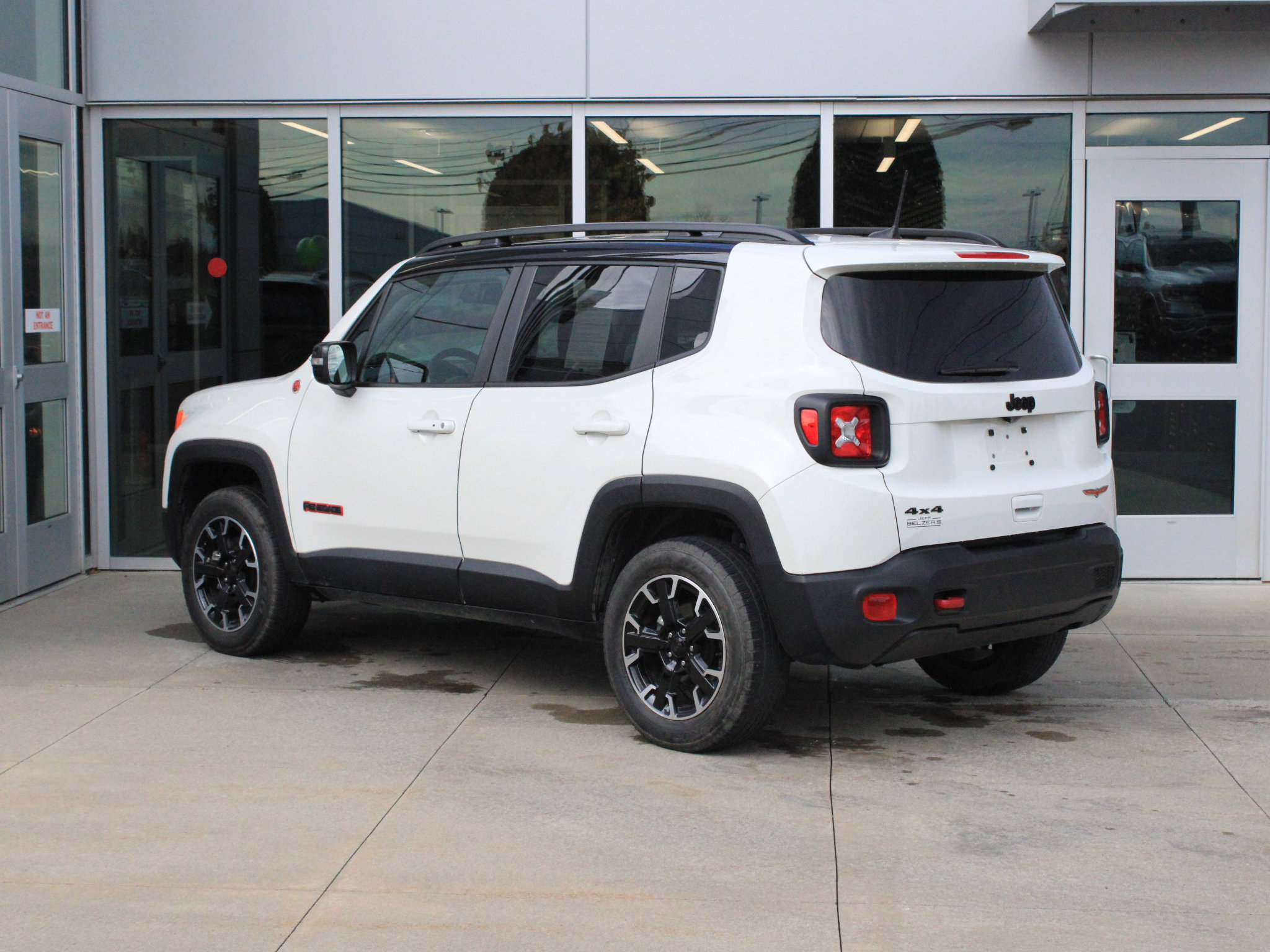 Used 2023 Jeep Renegade Trailhawk AWD/4WD image 8
