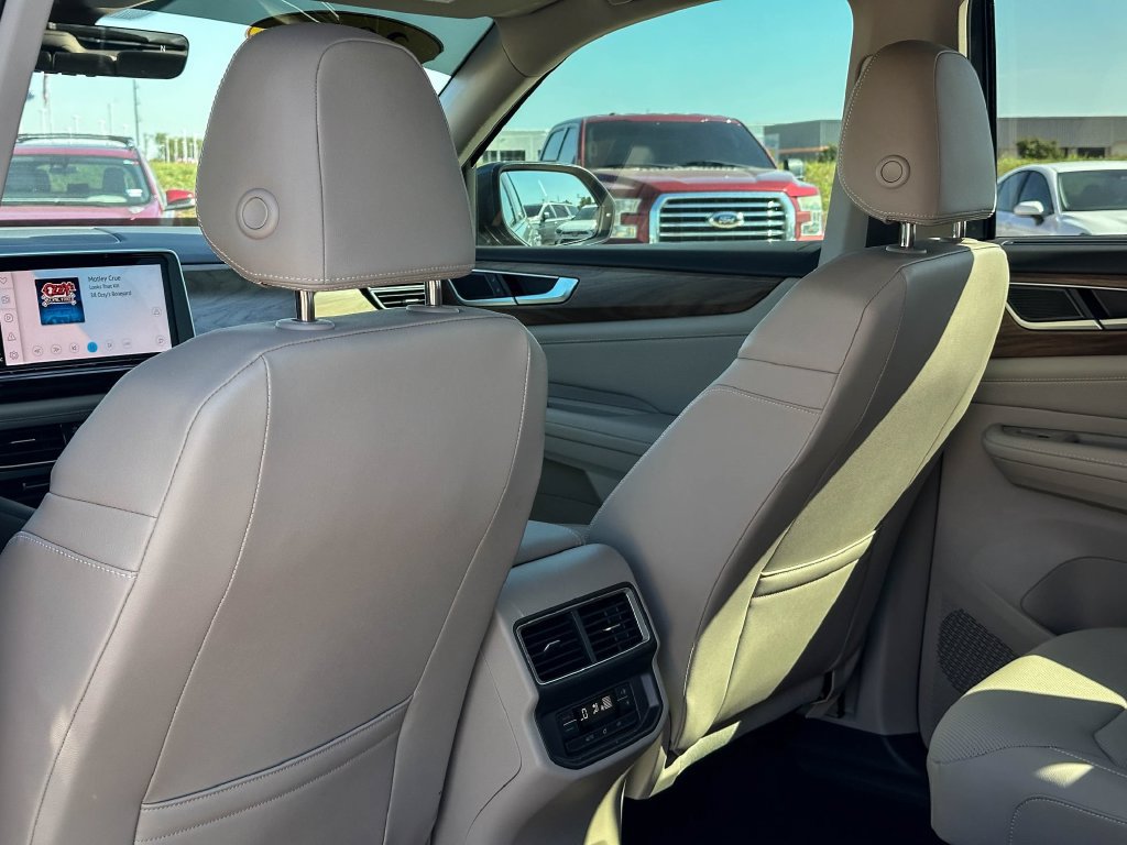 Used 2024 Volkswagen Atlas SE w/ Panoramic Sunroof Package FWD image 18
