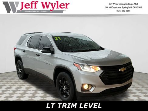 Used 2021 Chevrolet Traverse LT image 1