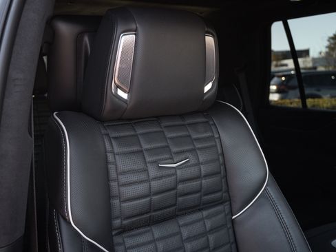 Used 2023 Cadillac Escalade V w/ LPO, ONYX Package image 34