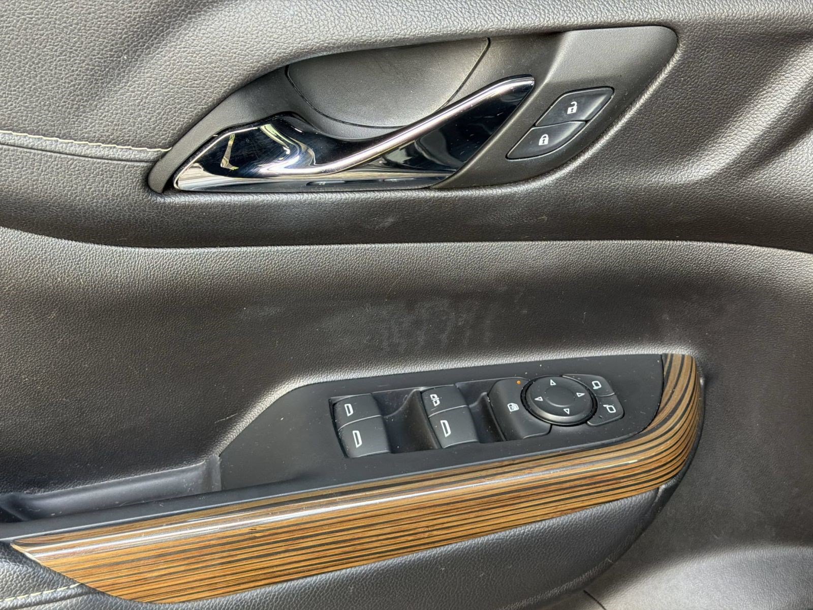 Used 2023 GMC Acadia SLE FWD image 28