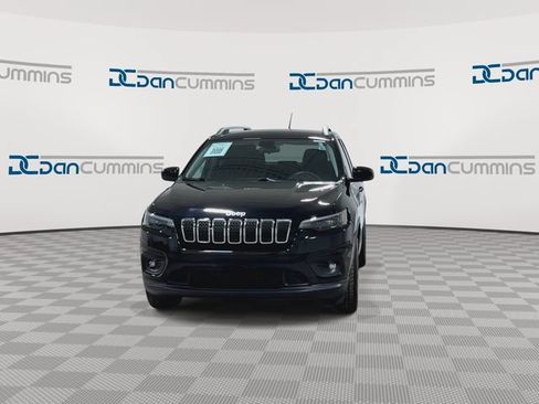 Used 2019 Jeep Cherokee Latitude w/ Popular Appearance Group FWD image 3