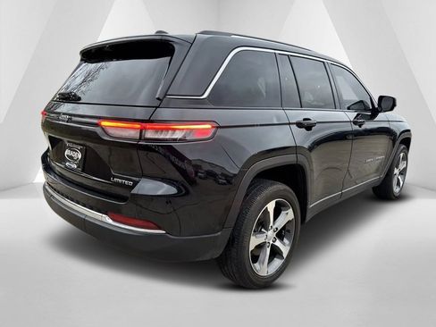 Used 2023 Jeep Grand Cherokee Limited w/ Luxury Tech Group II image 7
