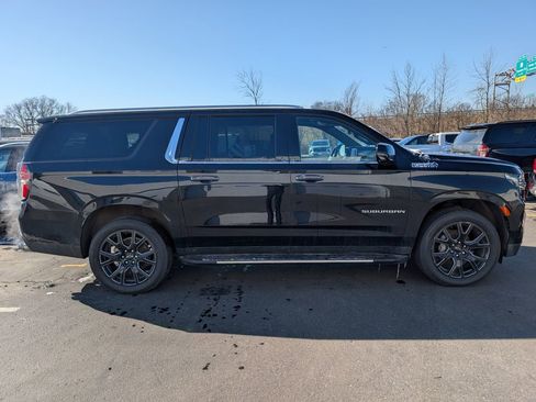 Used 2023 Chevrolet Suburban High Country image 8