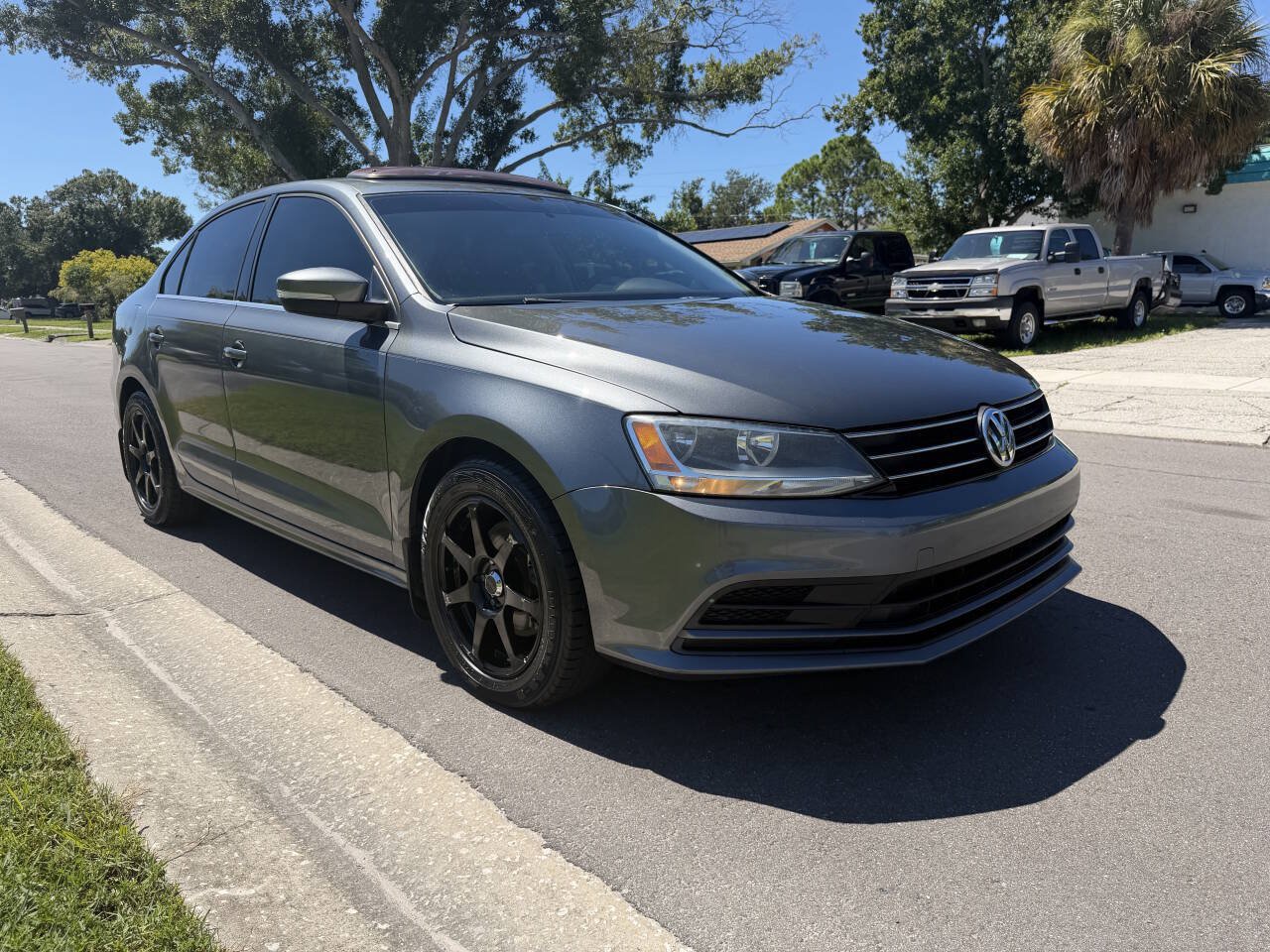 Used 2015 Volkswagen Jetta TDI SE FWD image 2