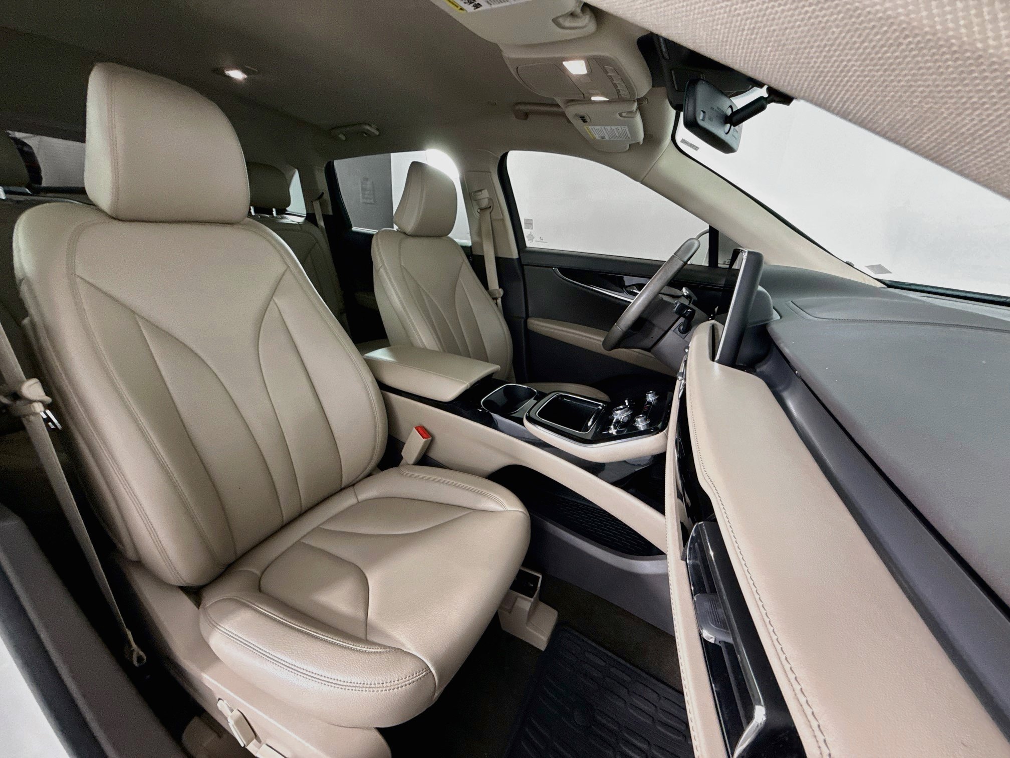 Used 2022 Lincoln Nautilus FWD w/ Premium Package image 26