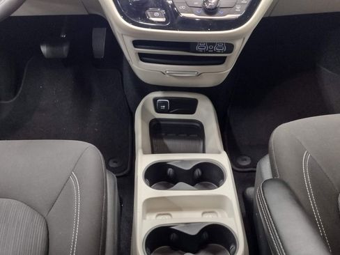 Used 2023 Chrysler Voyager LX image 37