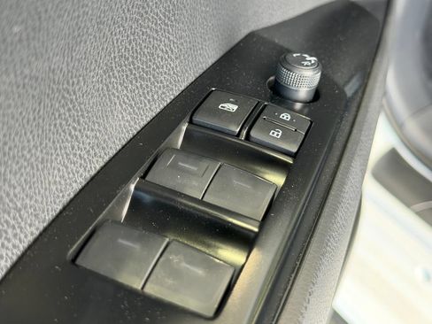 Used 2026 Toyota Camry Hybrid FWD image 15