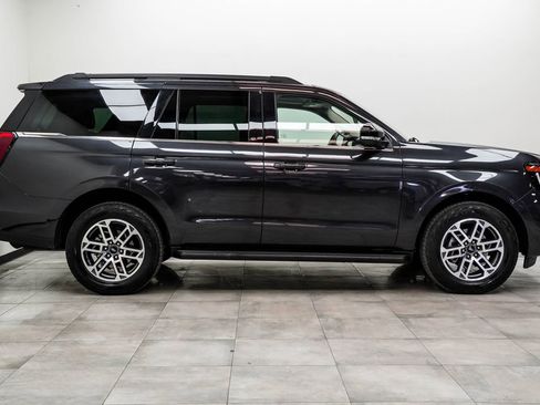 Used 2025 Ford Expedition Active AWD/4WD image 10